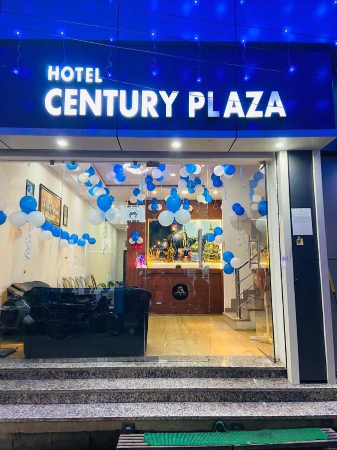 The Century Plaza Hotel Váránaszi Kültér fotó