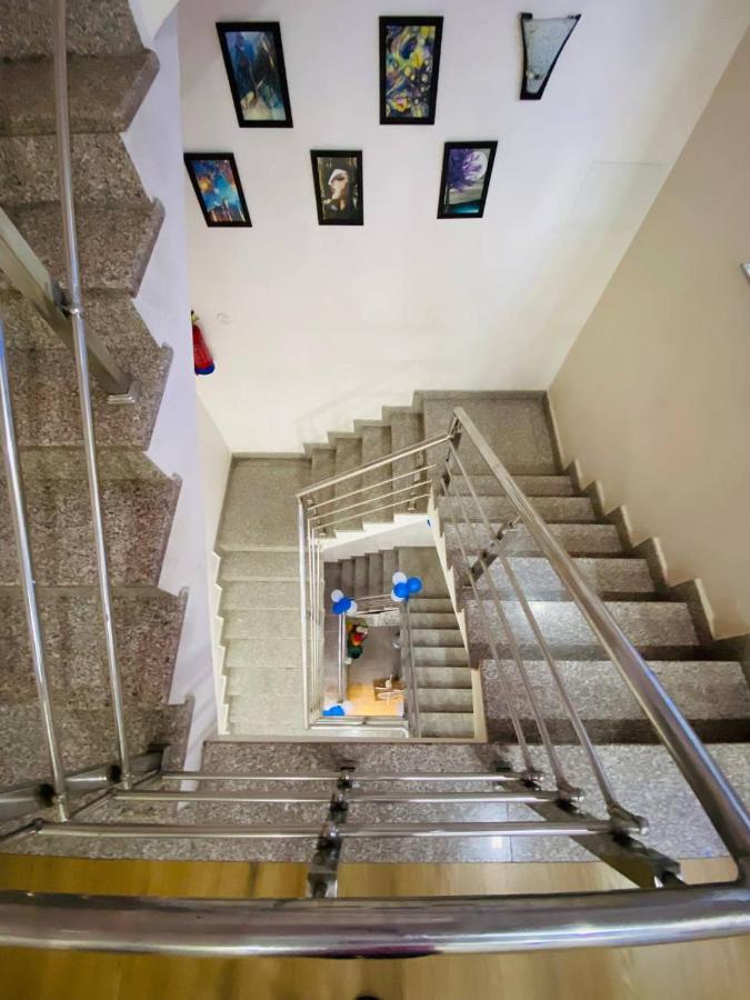 The Century Plaza Hotel Váránaszi Kültér fotó