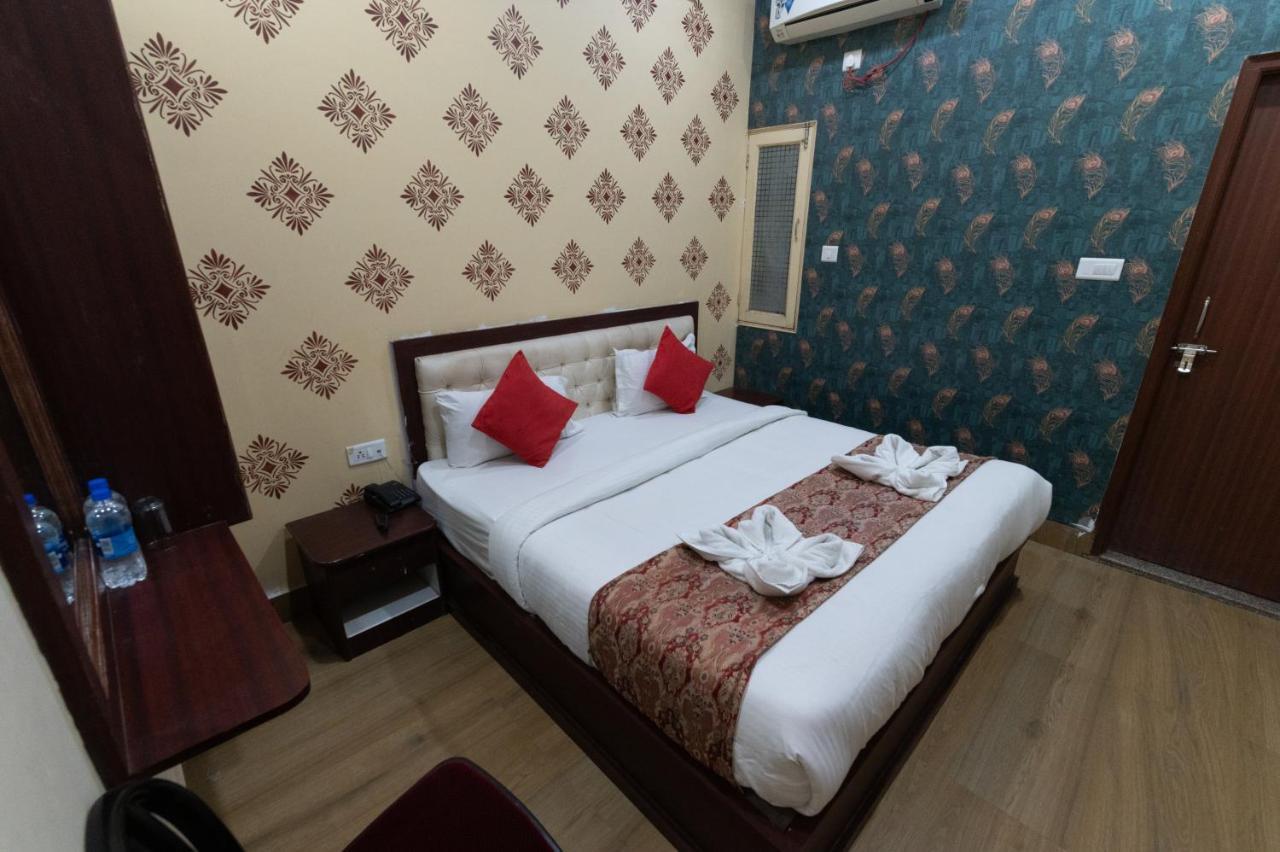 The Century Plaza Hotel Váránaszi Kültér fotó