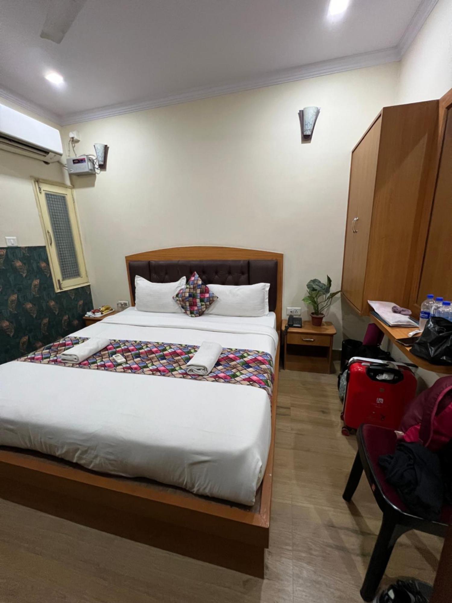 The Century Plaza Hotel Váránaszi Kültér fotó